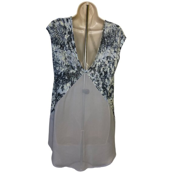 Sleeveless Boho Printed Top Blouse Blue White High-Low Hem Medium Casual Classic - Picture 2 of 4